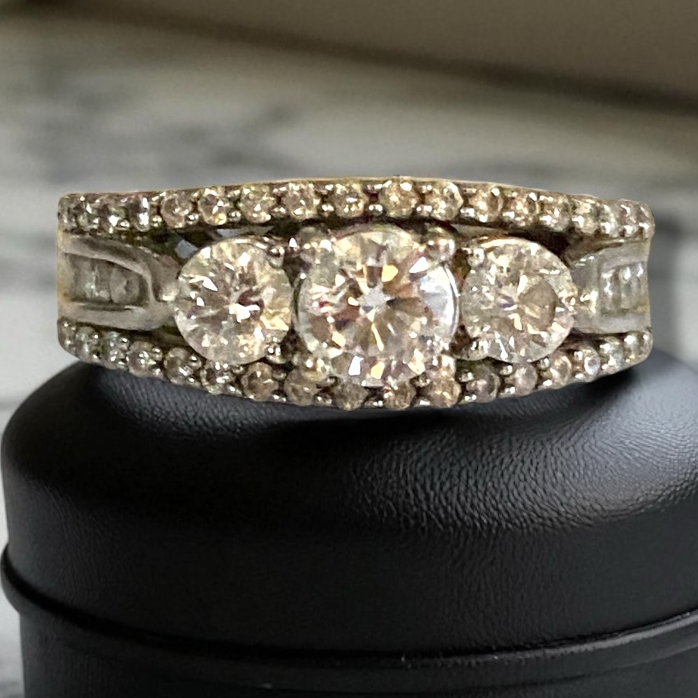 GORGEOUS Estate Designer 14k White Gold 1.30 CTW Three DIAMOND Band Ring Size 5